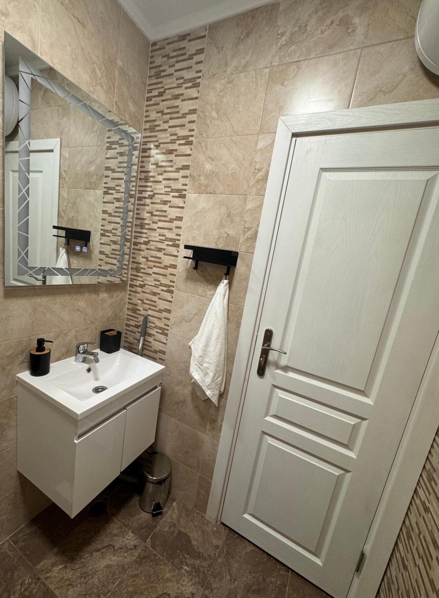 Goldy Central Beach Apartment With Private Garden Burgaz Dış mekan fotoğraf