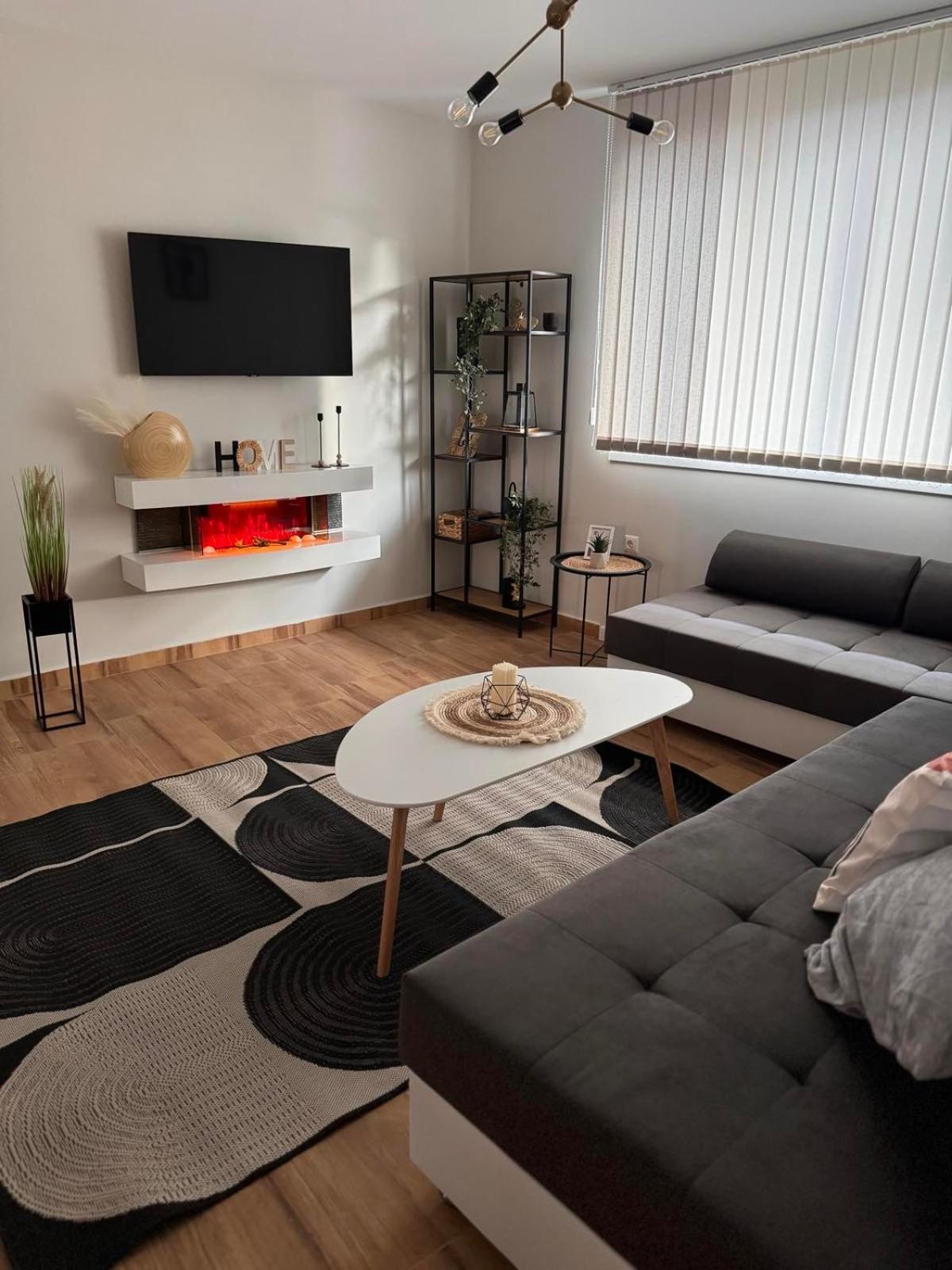 Goldy Central Beach Apartment With Private Garden Burgaz Dış mekan fotoğraf