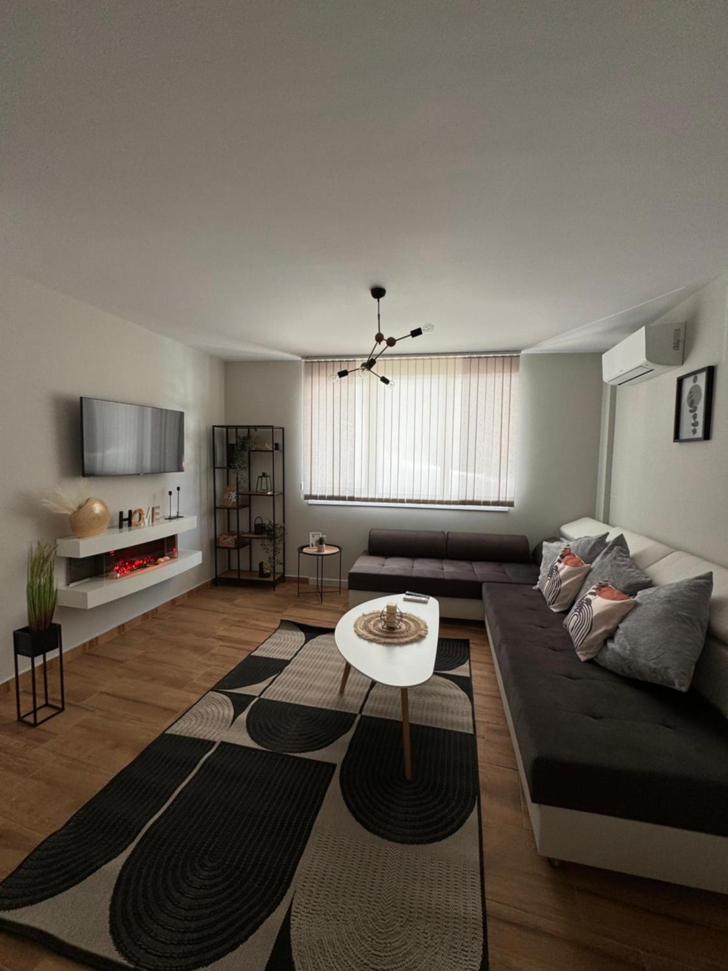 Goldy Central Beach Apartment With Private Garden Burgaz Dış mekan fotoğraf